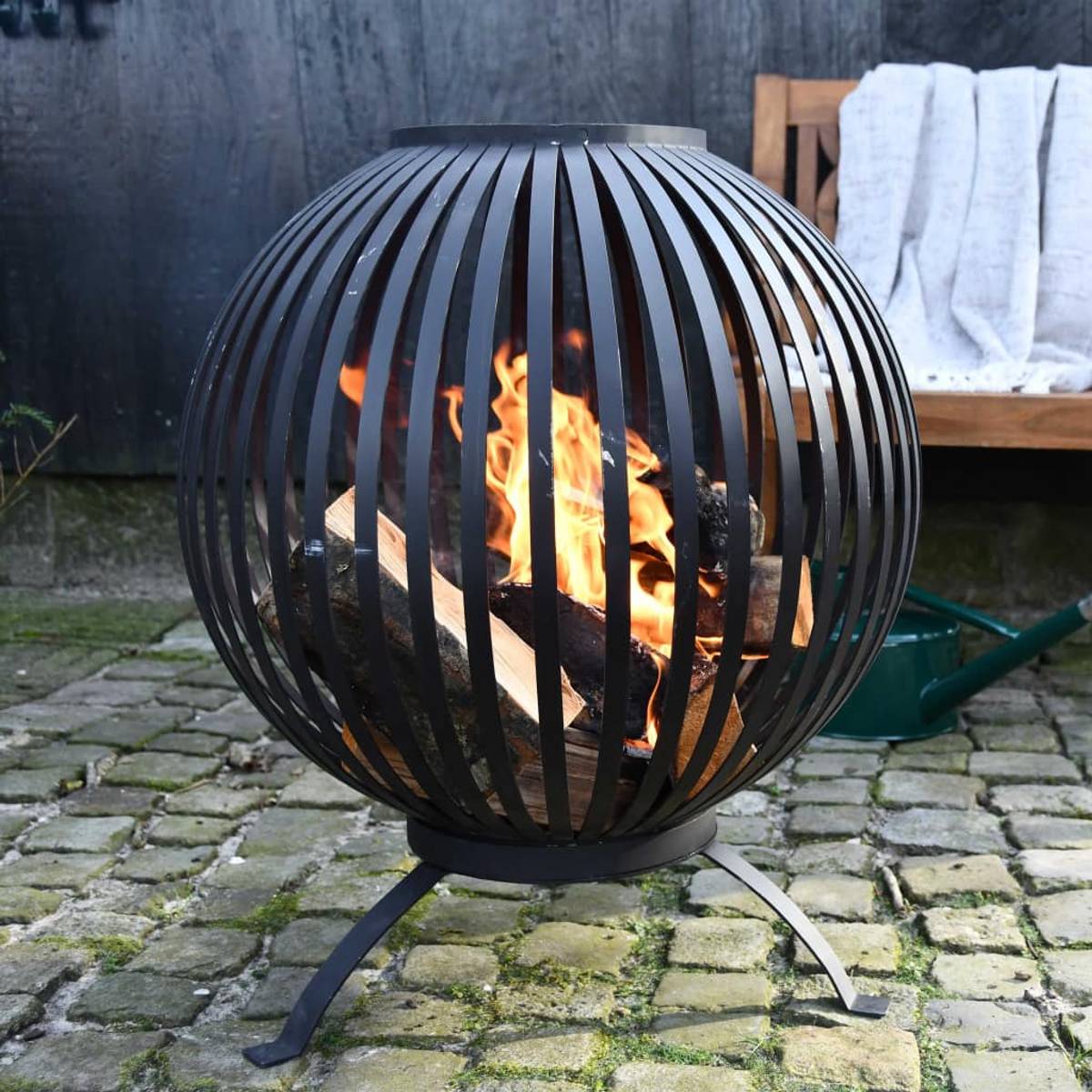 Esschert Design Bålpanne ball striper karbonstål - sort