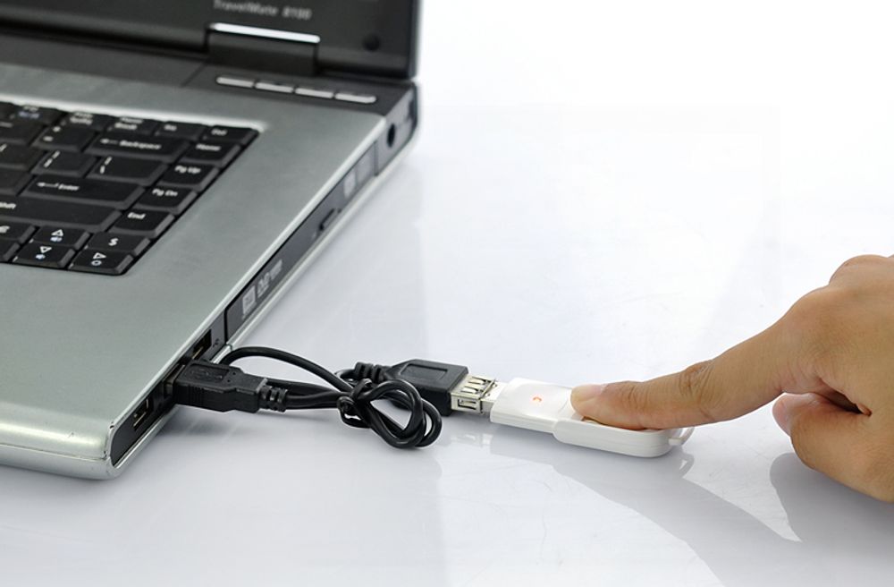 Biometrisk USB minnepenn - 8GB med opptil 10 Fingeravtrykk IDer