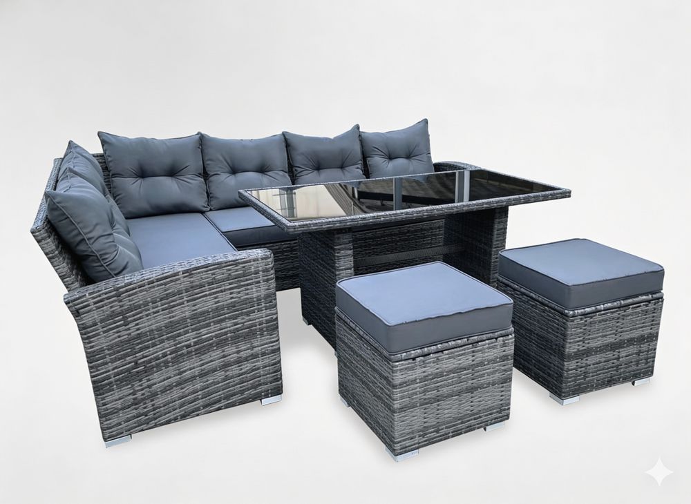 Hagemøbelsett i rattan – hjørnesofa, bord og puffer i beige