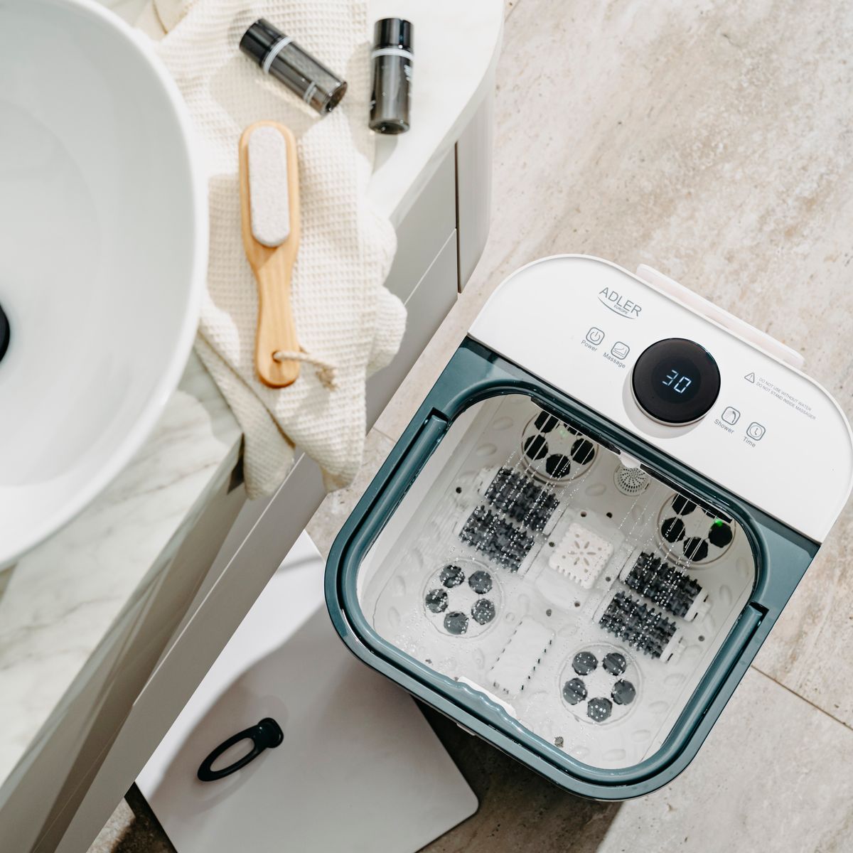 Adler deluxe fotspa med varme og massasje